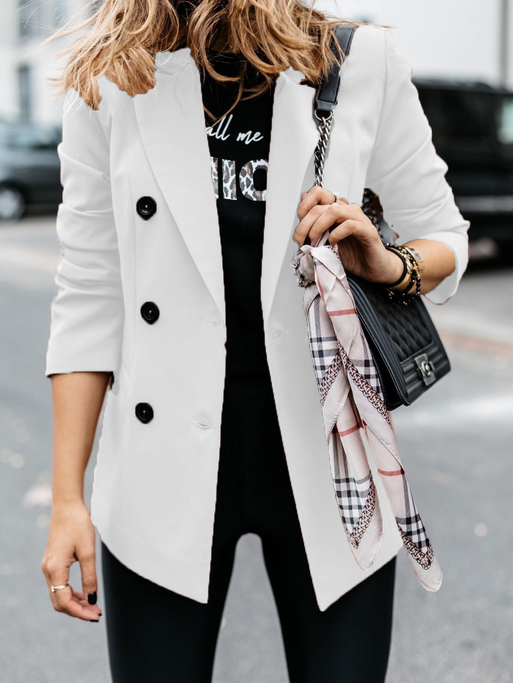 Blazer double boutonnage tendance pour femmes avec silhouette élancée et poches pratiques Chic und Stil