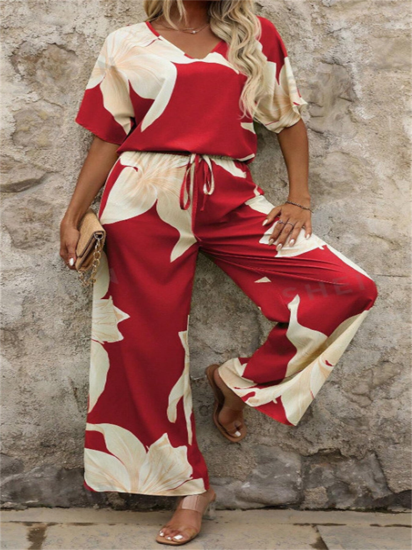 Elegant Ladies Jumpsuit with Floral Pattern and Wide Leg - Chic and Stylish