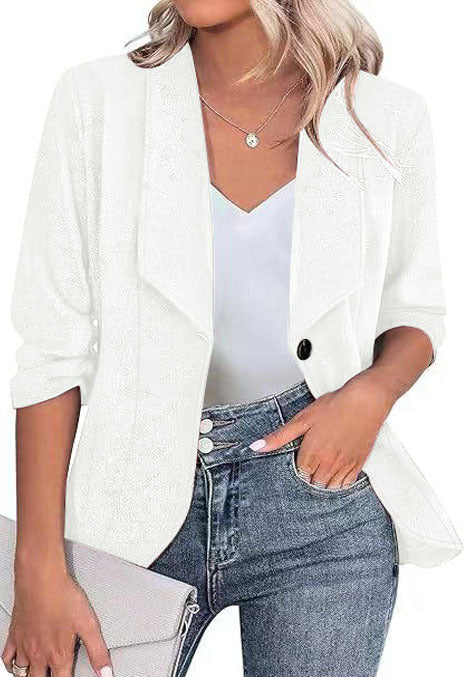 Veste blazer scintillante pour femmes avec une silhouette féminine et un élégant revers Chic und Stil