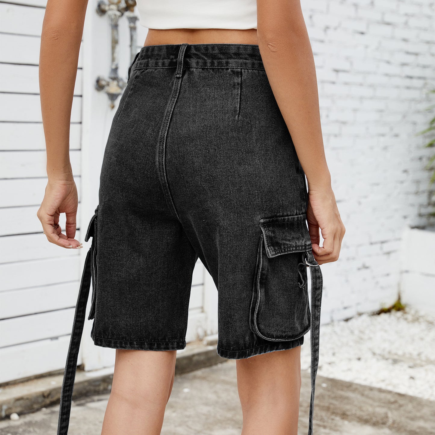 Women's cargo shorts in casual high waist with practical side pockets Chic and stylish