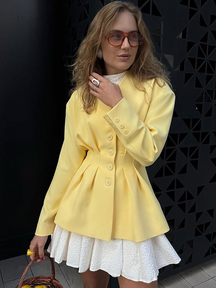 Blazer pour femmes avec une coupe cintrée et des détails de bouton élégants Chic und Stil