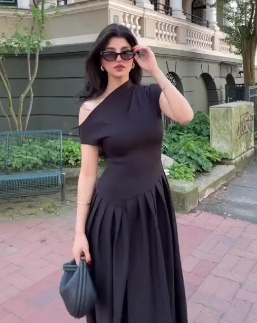 Dames Robe Maxi Élégante avec Encolure Asymétrique à Une Épaule et Jupe Fluide Chic und Stil