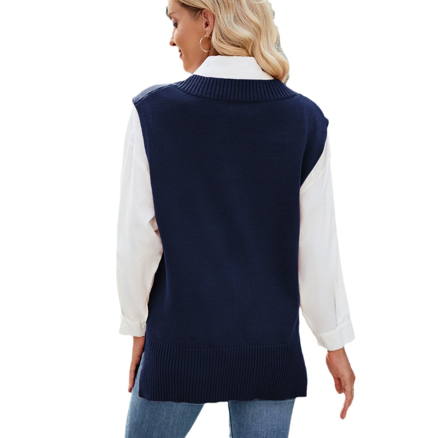 Ladies' elegant sleeveless knitted sweater with V-neck and relaxed fit Chic und Stil