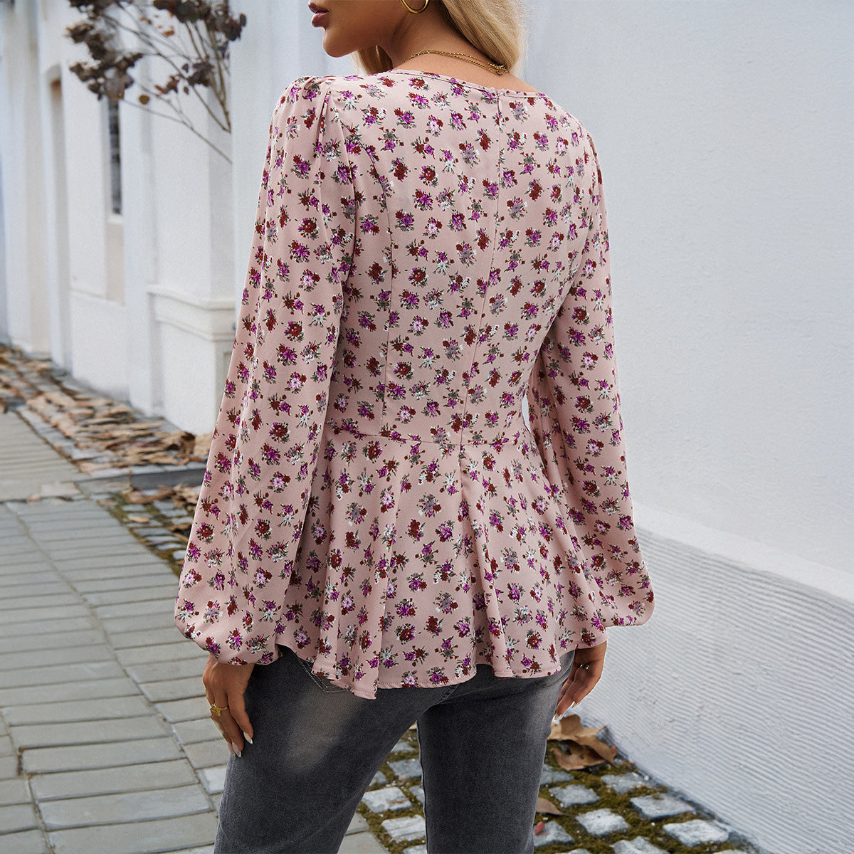 Chemisier pour femmes avec des détails froncés et un motif floral Chic und Stil