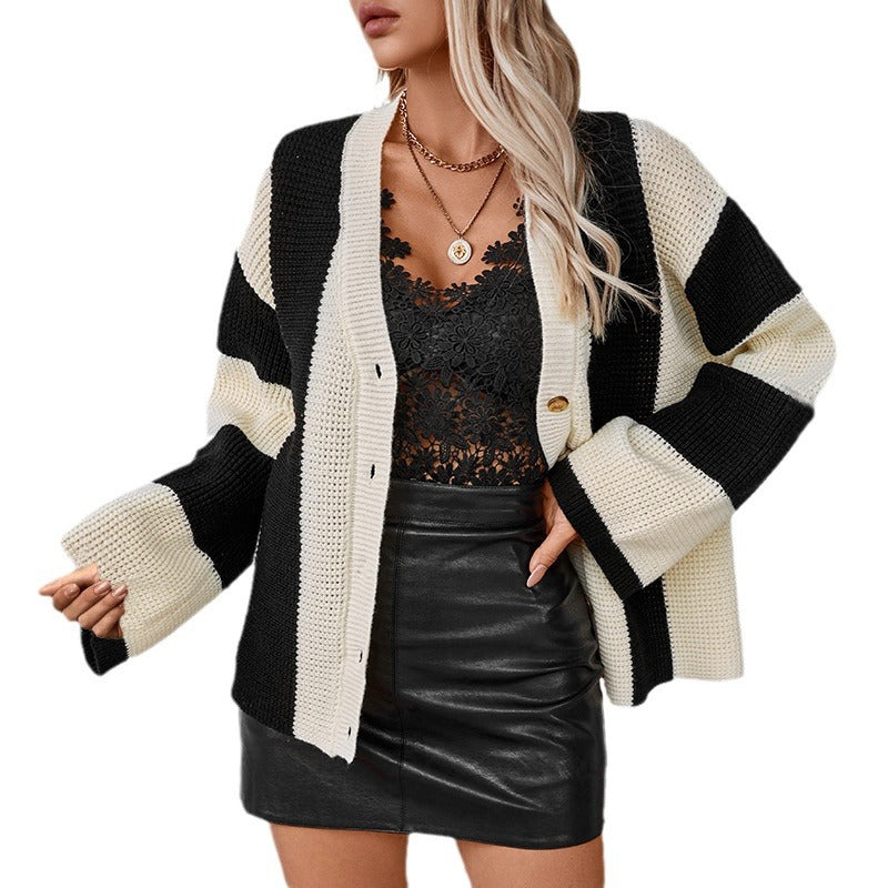 Dame cardigan avec un motif gaufré unique et des détails de bouton tendance Chic und Stil