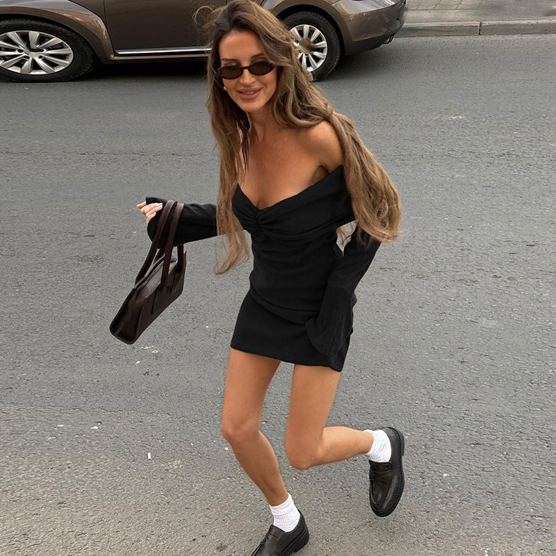 Robe minime ajustée pour femmes avec design sans épaule et fronces Chic und Stil