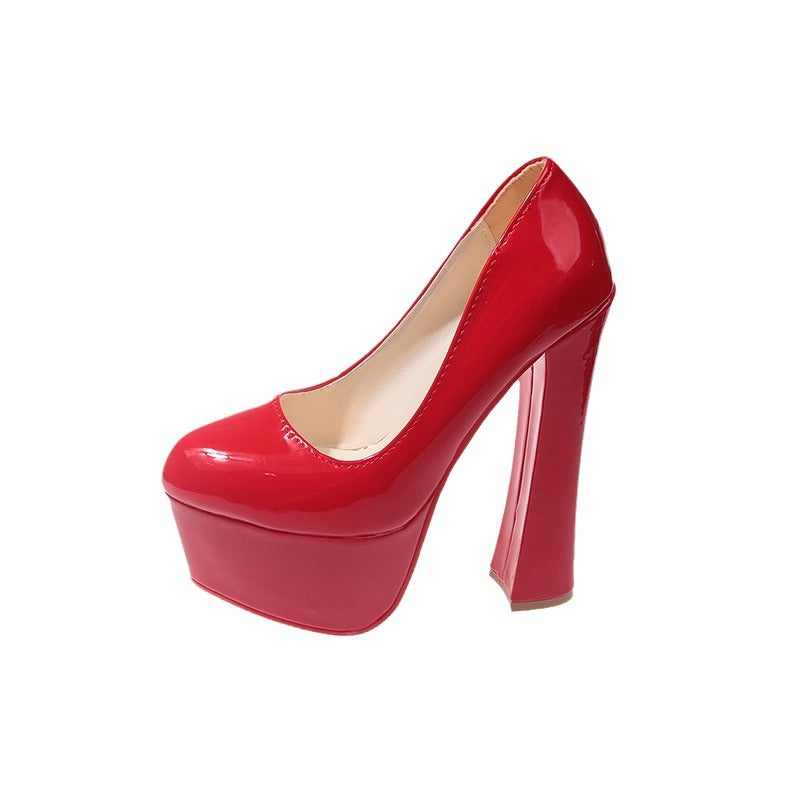 Pompes à plateforme pour femmes avec un look brillant élégant et une plateforme stable Chic und Stil