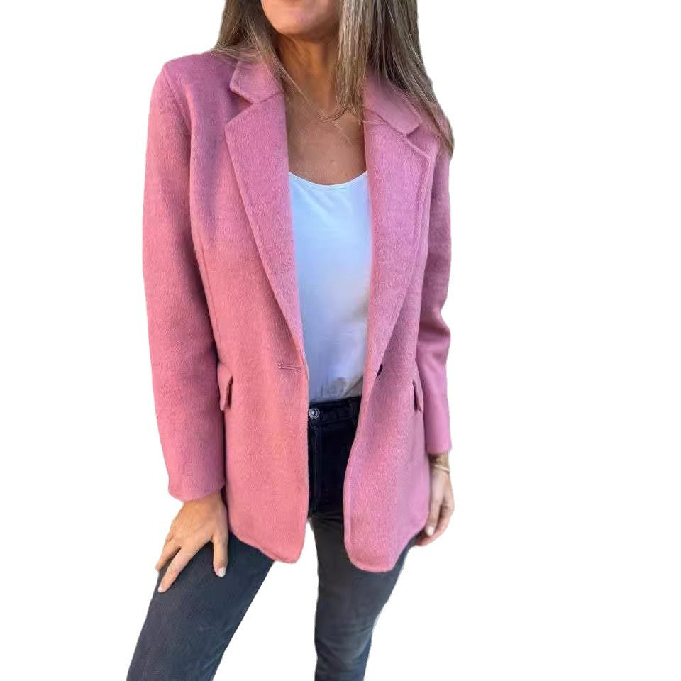 Blazer féminin à la mode en tissu doux et détails élégants Chic und Stil