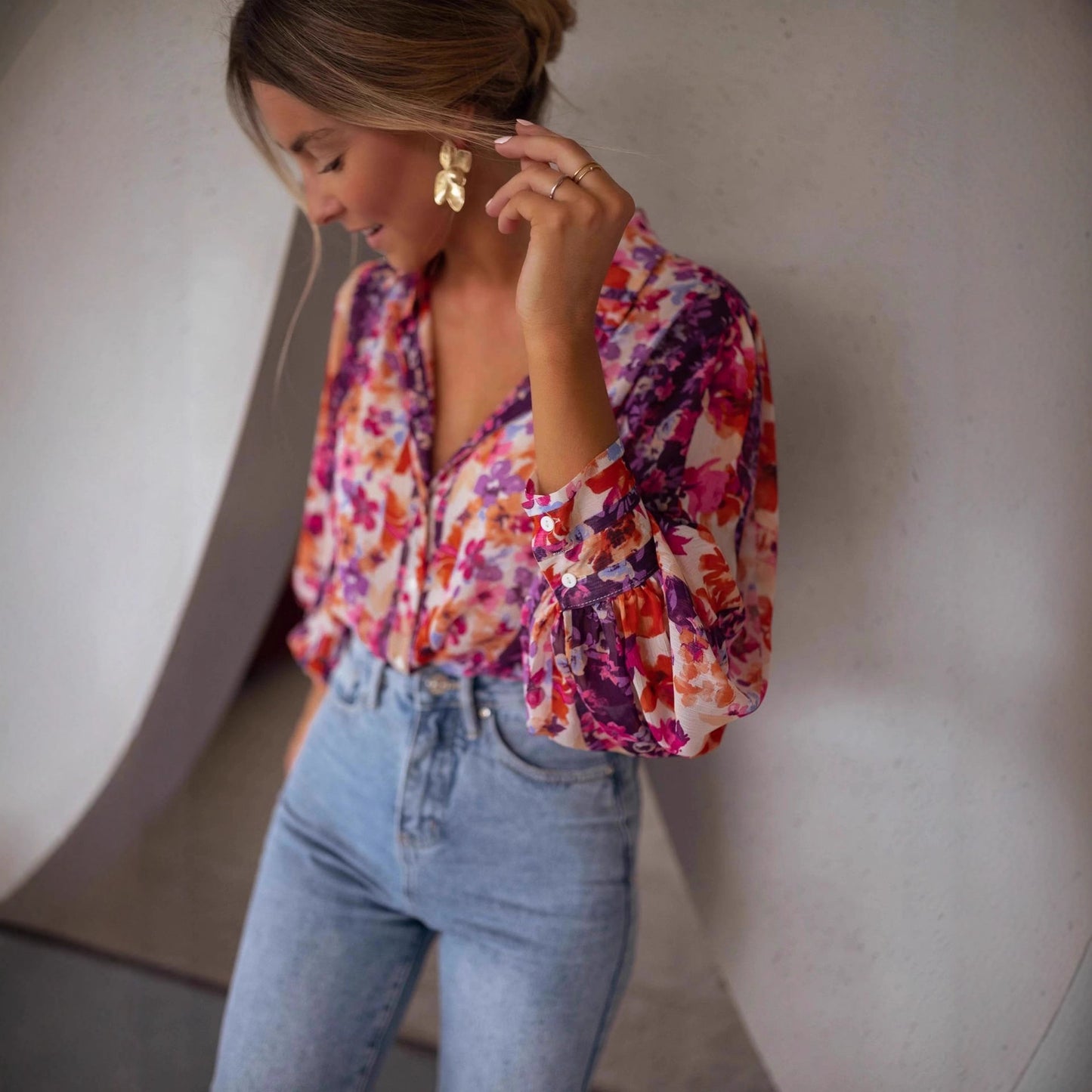 Blouse femme avec des motifs floraux et des manches volantes élégantes Chic und Stil