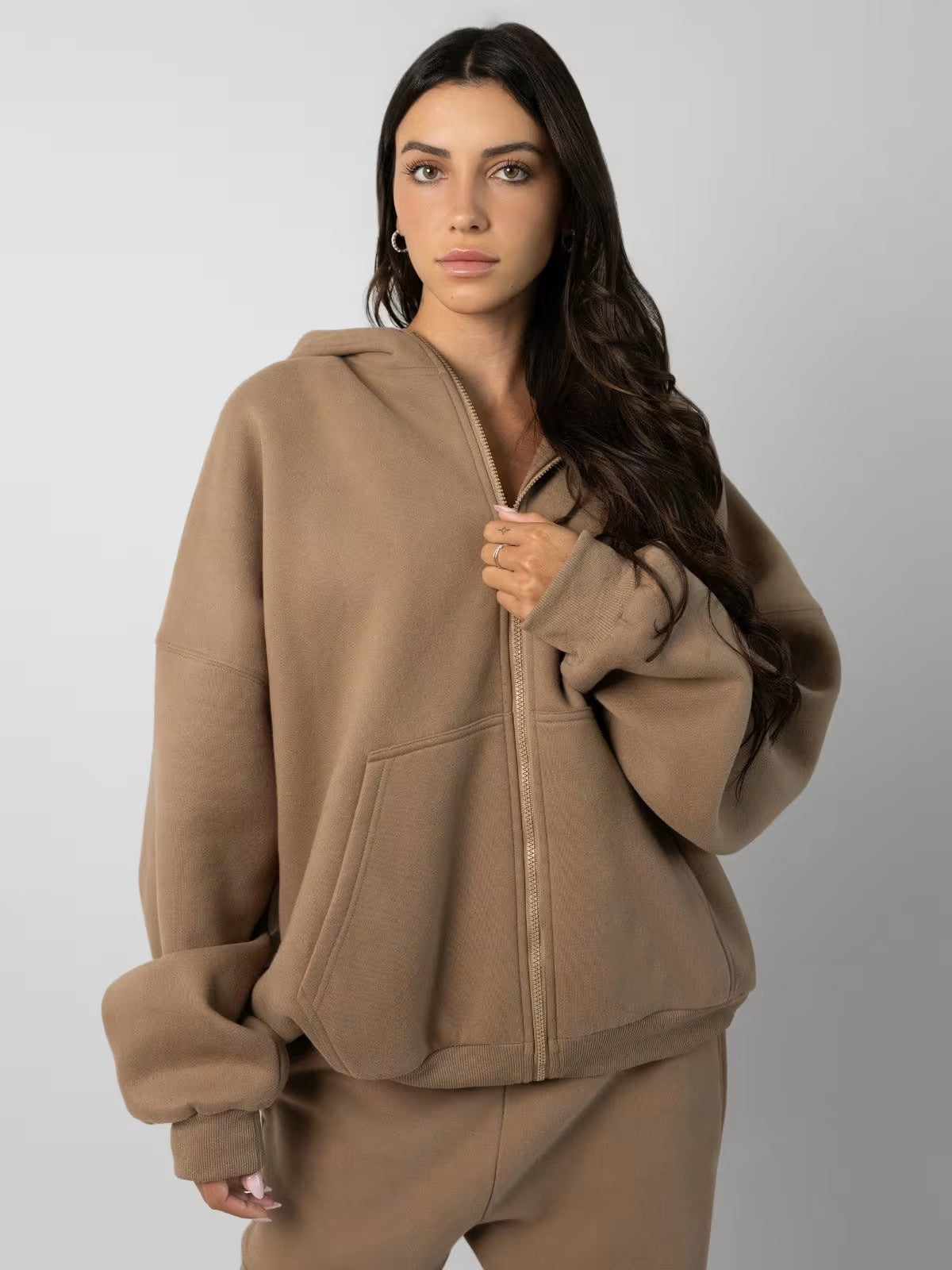 Femmes pull à capuche oversized à la mode avec pantalon de jogging assorti Chic und Stil
