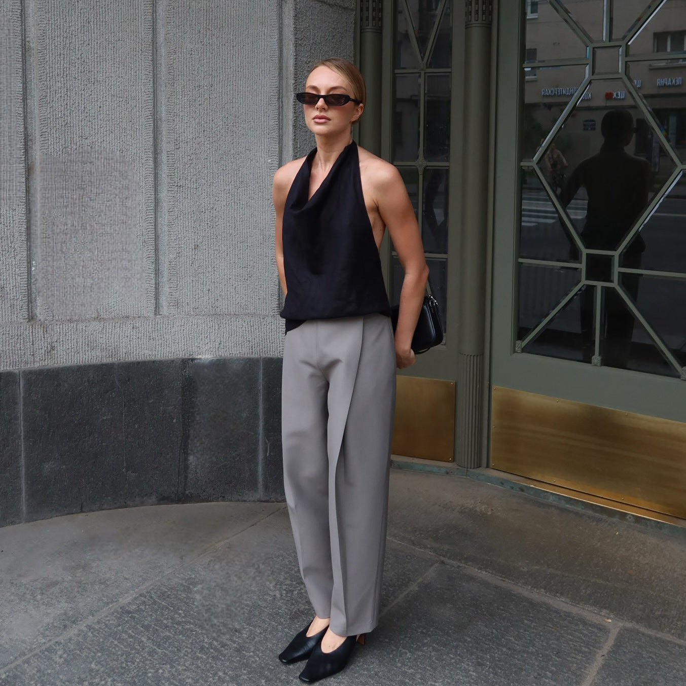 Women's stylish cargo pants with a relaxed fit and practical pockets Chic and Style