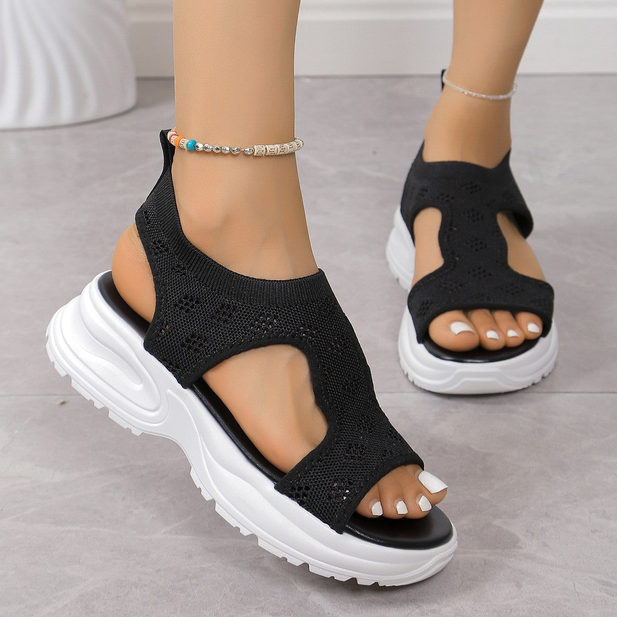Sandales de sport confortables pour femmes avec dessus en matériau respirant et semelle antidérapante Chic und Stil