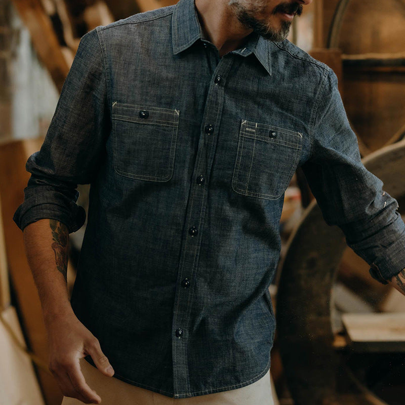 Chemise en chambray décontractée pour hommes avec deux poches poitrine et détails de boutons Chic und Stil