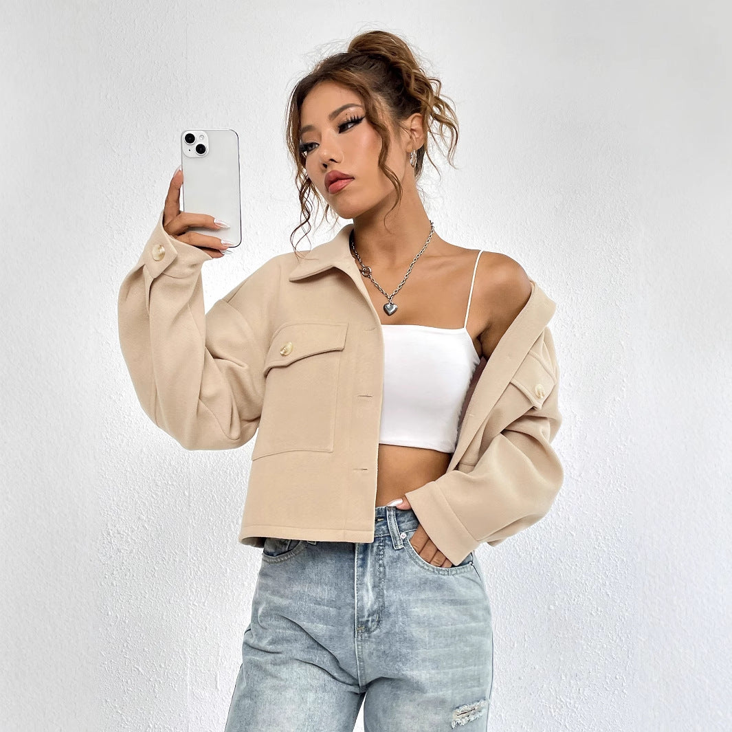 Veste cropped tendance pour femmes avec poches plaquées et boutons-pression Chic und Stil
