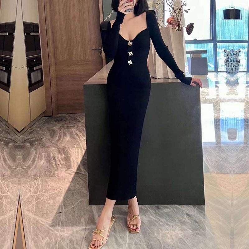 Robe tricot pour femmes avec décolleté en V profond et élégants détails de boutons Chic und Stil