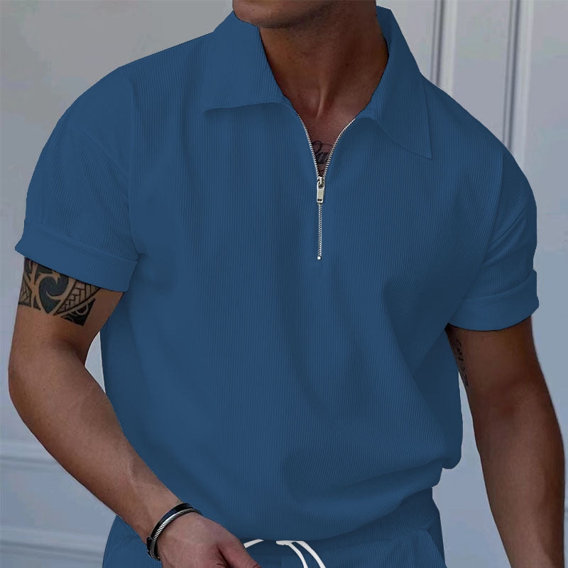 Short sleeve polo shirt for men with zip closure and structured fabric Chic und Stil