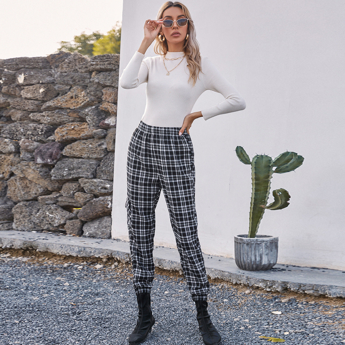 Pantalon à carreaux décontracté pour femmes avec taille élastique et poches simples Chic und Stil
