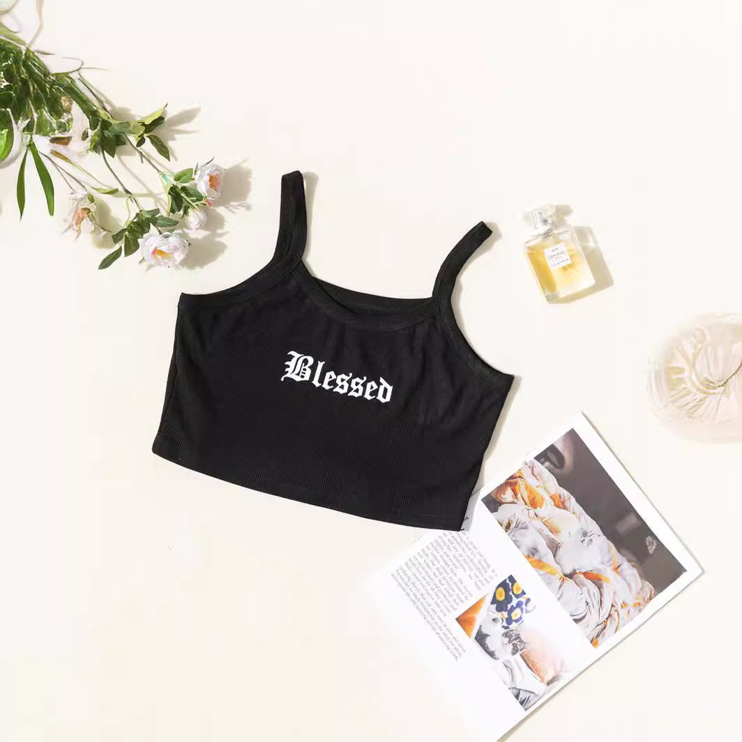 Top court pour femmes avec un design côtelé et un cool logo Chic und Stil