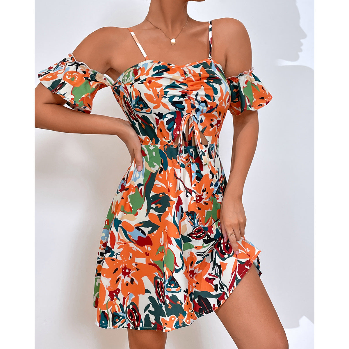 Robe mini femme avec des manches à volants sans épaules et des motifs floraux Chic und Stil