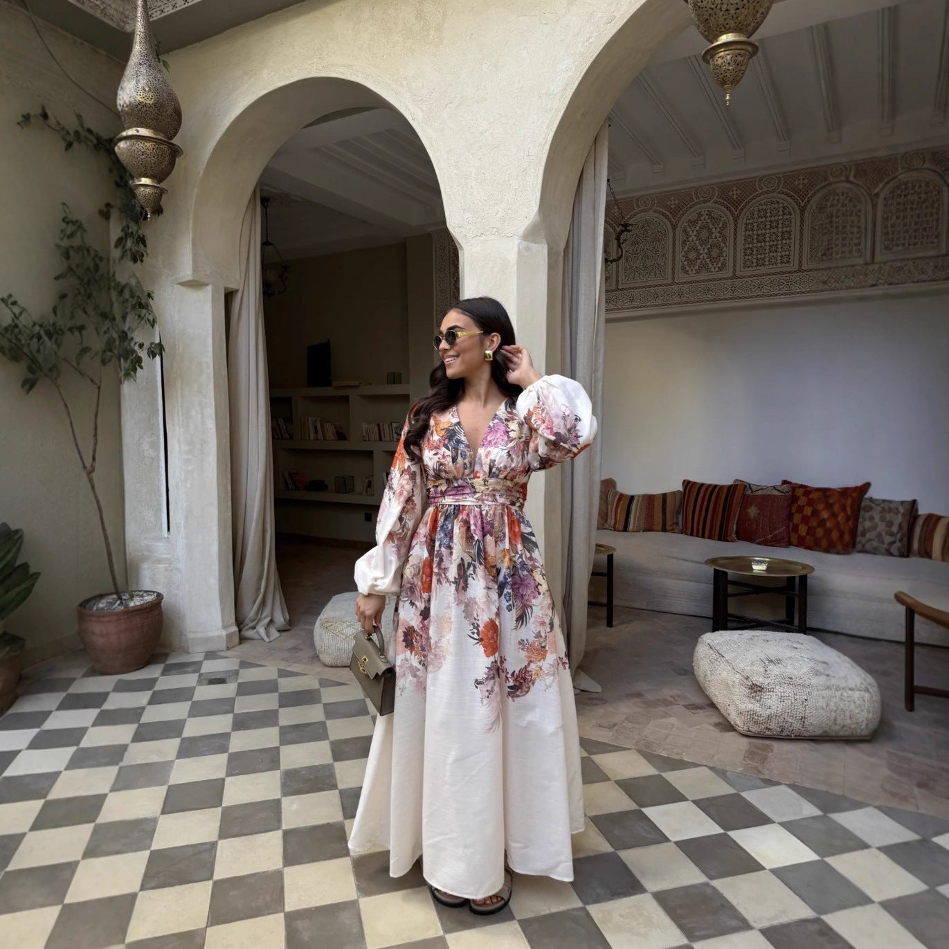 Robe maxi femme avec motifs floraux et éléments de fronces raffinés Chic und Stil