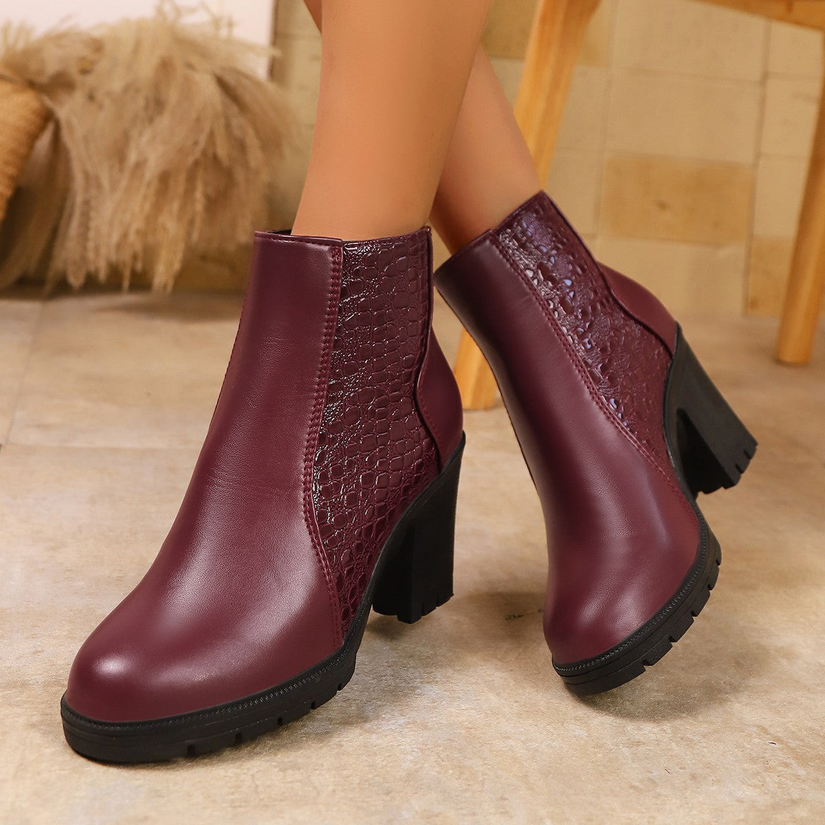 Bottes chevilles tendance pour femmes avec matériau supérieur texturé Chic und Stil