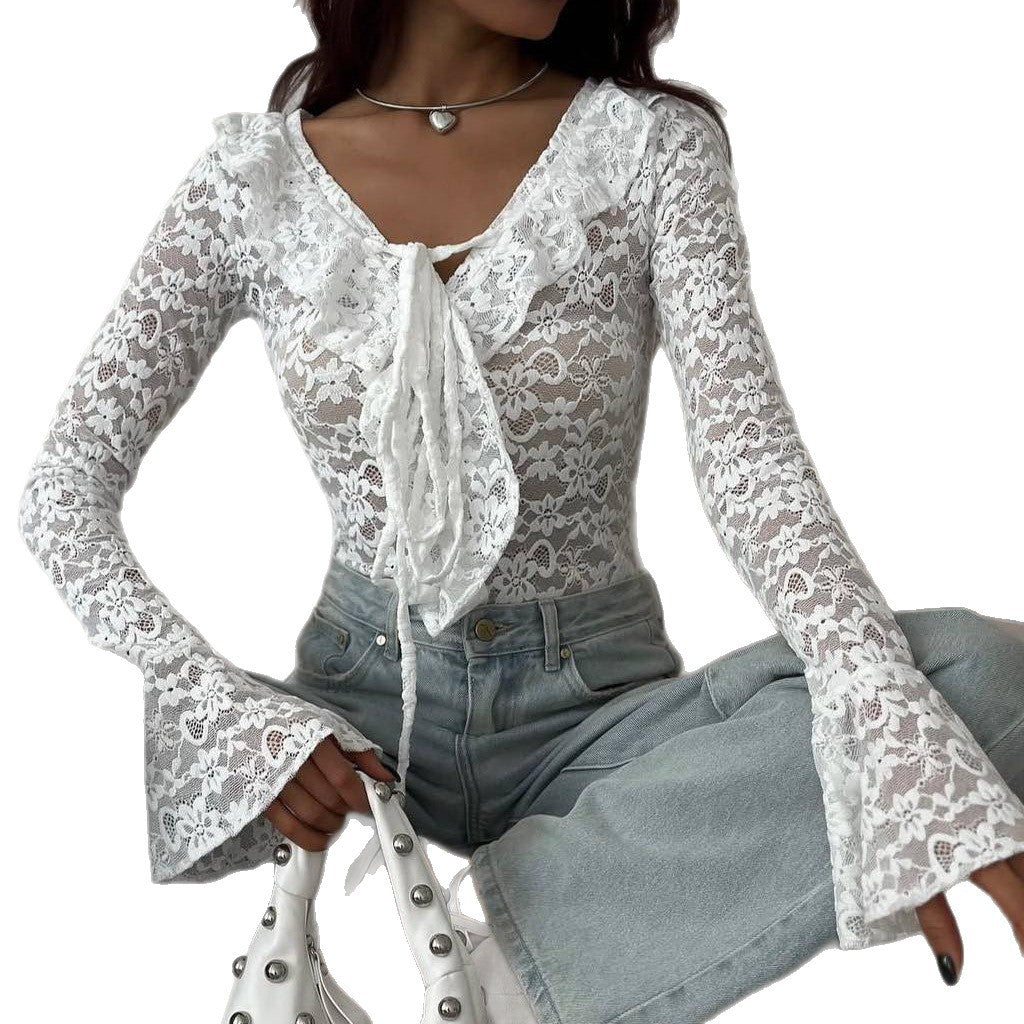Body en dentelle pour femmes avec détail volant ludique et décolleté en V Chic und Stil
