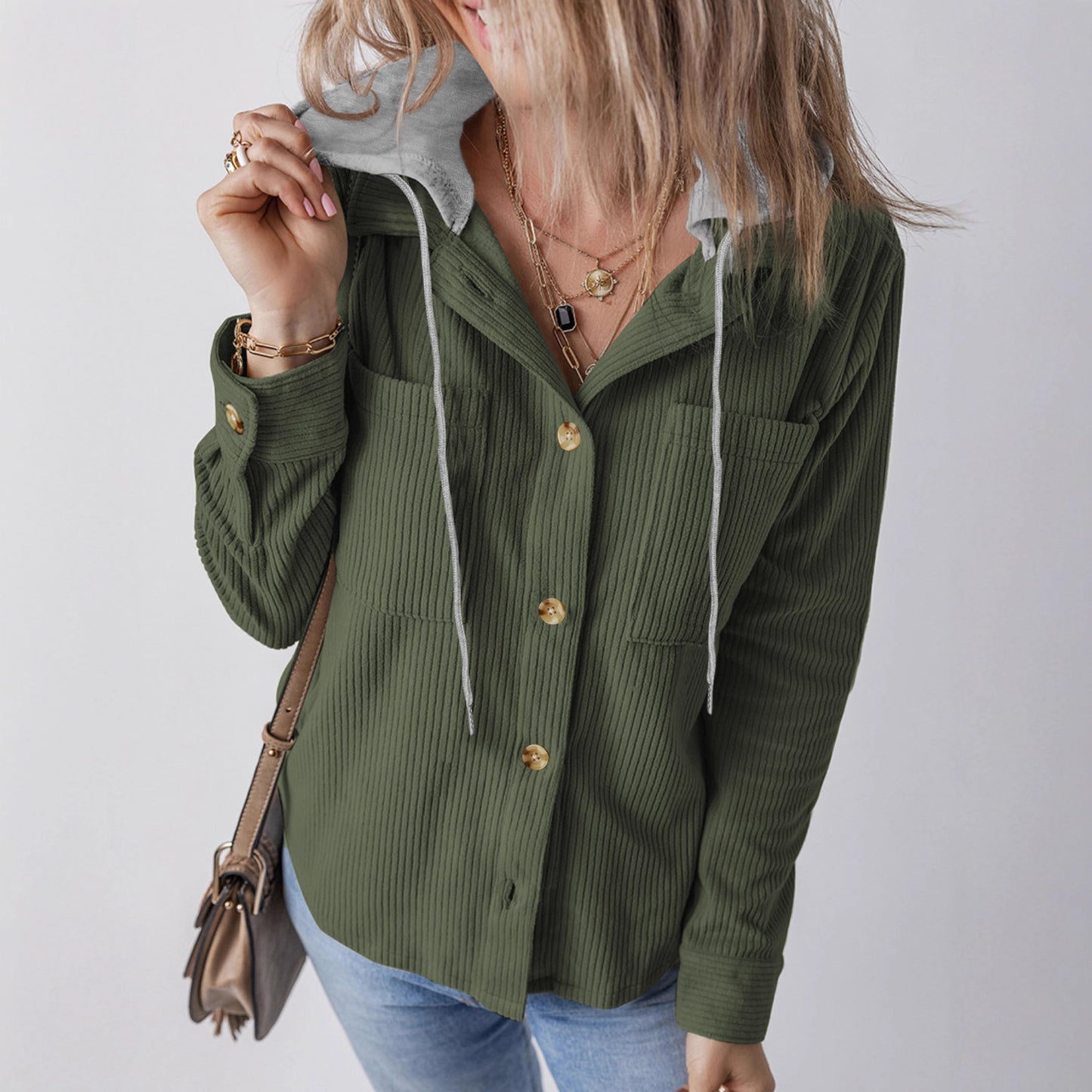 Blouse à capuche pour femmes avec tissu texturé et détails de bouton pratiques Chic und Stil