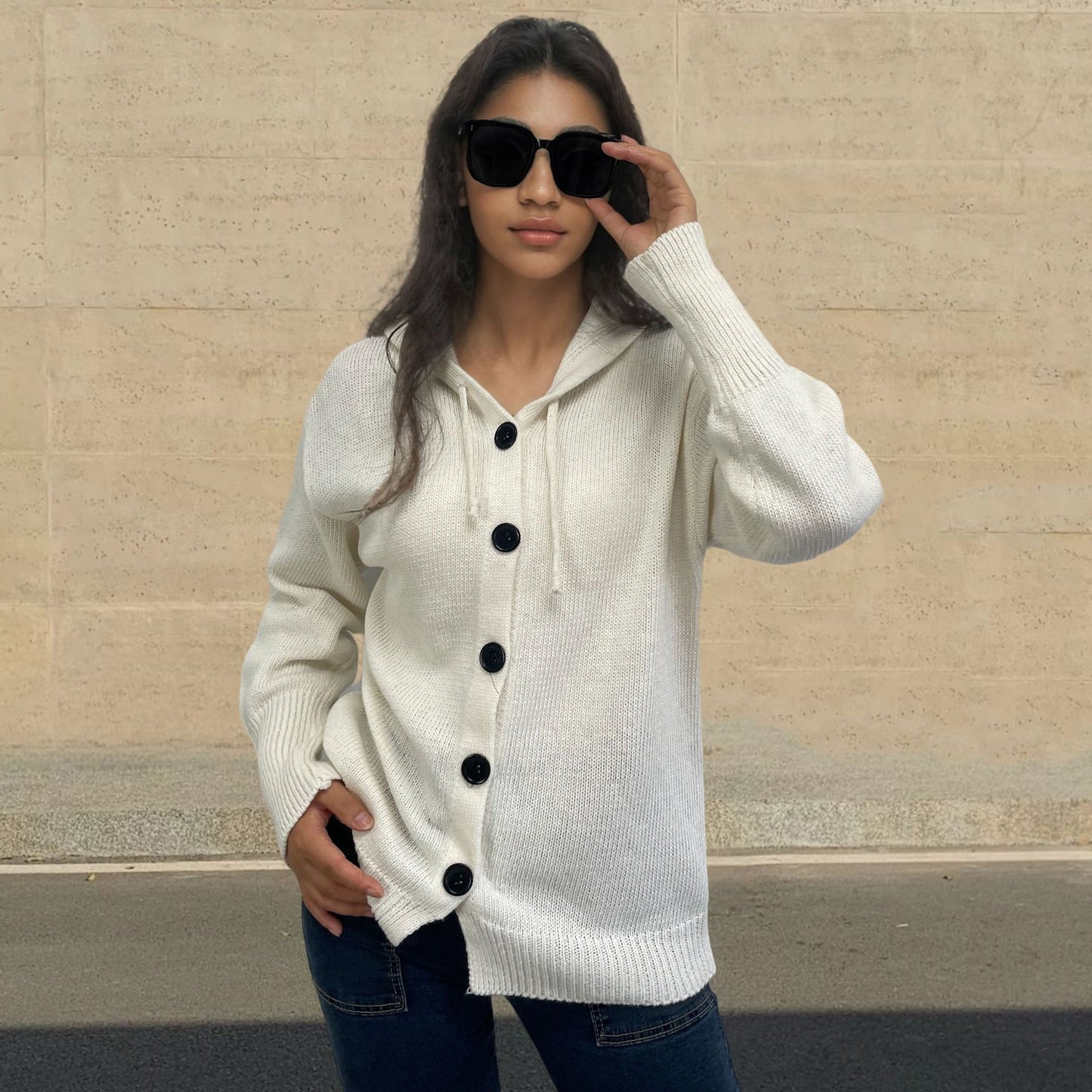 Cardigan en tricot décontracté pour femmes avec capuche et grands boutons Chic und Stil