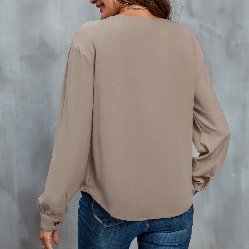 Chemisier pour femmes avec col asymétrique et détails de boutons décoratifs Chic und Stil