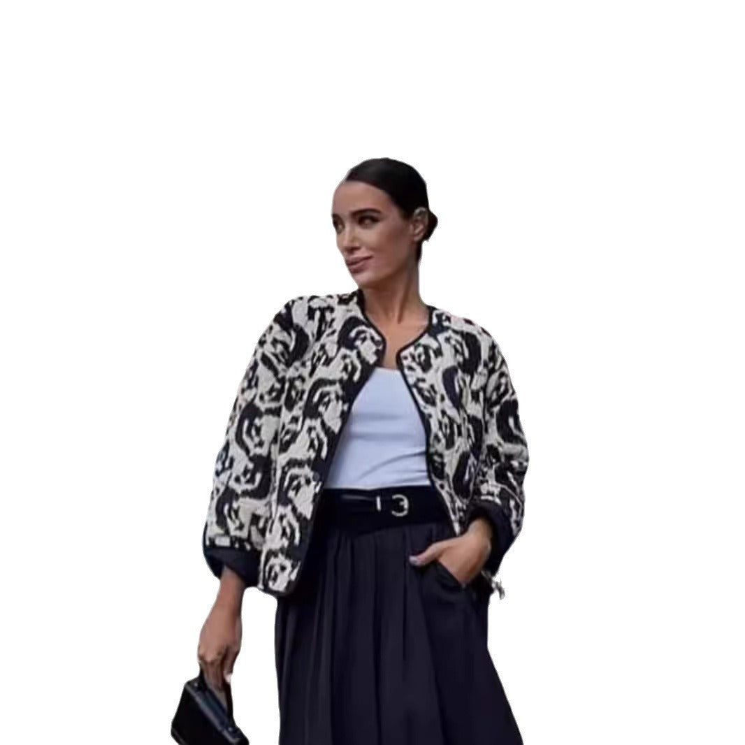 Chemise overshirt à carreaux pour femmes avec des détails contrastants et une coupe décontractée Chic und Stil