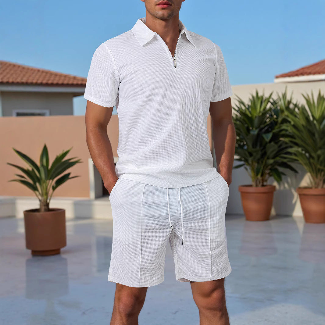 Homme Polo sportif à manches courtes avec zip et shorts assortis Chic und Stil