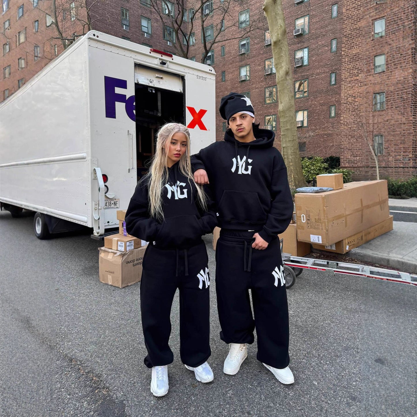 Chic and Style women's hoodie and leisure pants set