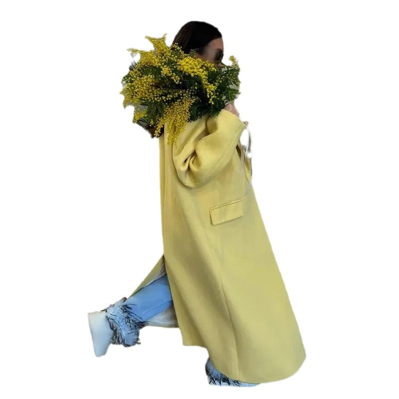 Oversized wool coat for women with lapel collar and practical pockets Chic and Style