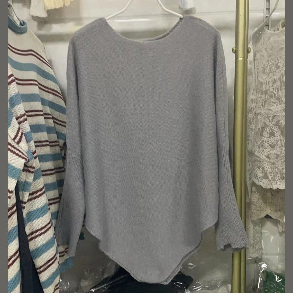 Pull femme décontracté avec coupe asymétrique et col large Chic und Stil