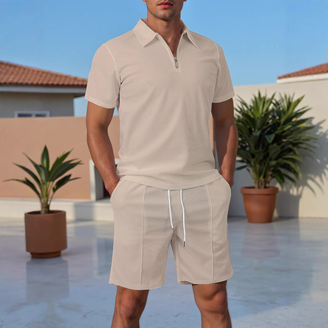 Homme Polo sportif à manches courtes avec zip et shorts assortis Chic und Stil
