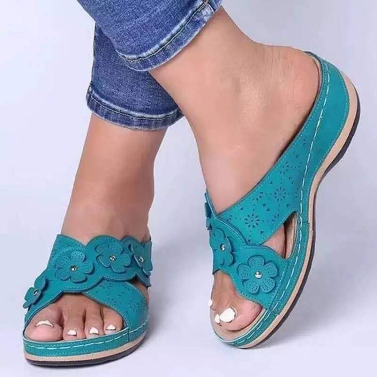Sandales confortables pour femmes avec des appliqués floraux tendance Chic und Stil