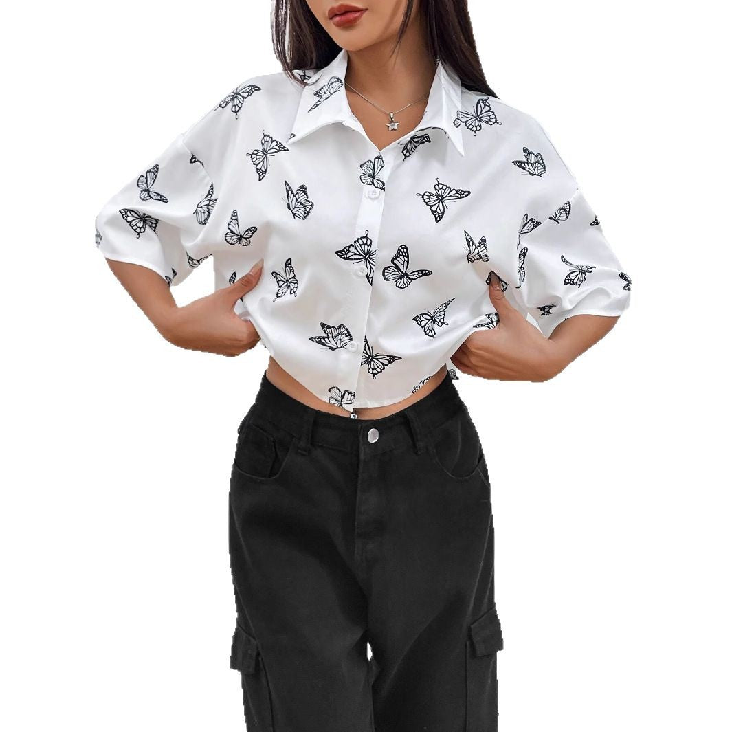 Chemise à manches courtes pour femmes avec motif de papillons et coupe décontractée Chic und Stil