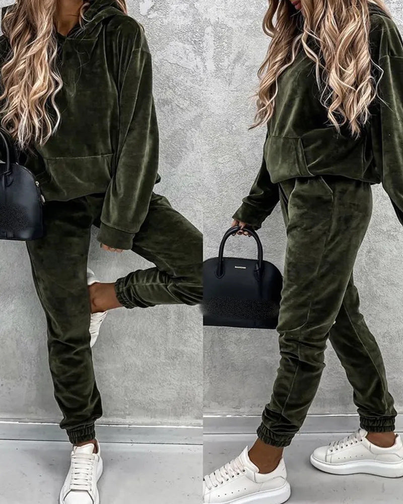 Chic and Style women's sport velvet loungewear set with hood and elastic waist