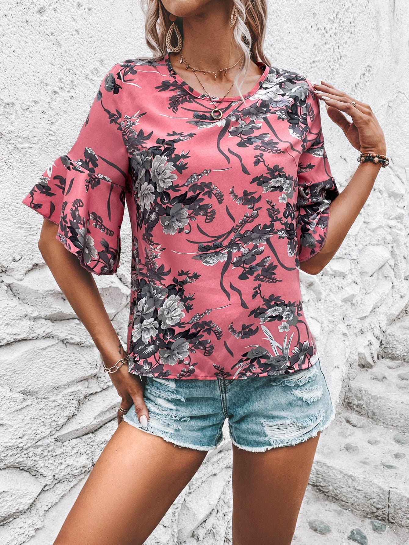 Blouse pour femmes avec des détails de volants et un imprimé floral Chic und Stil