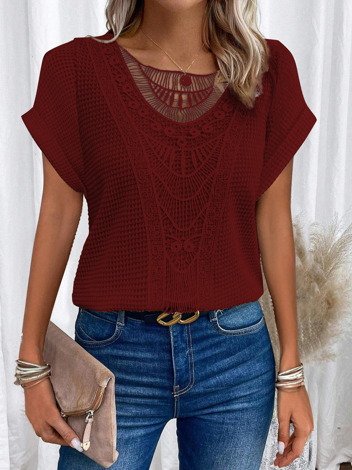 Women's crossover neckline top with a refined crochet pattern Chic und Stil