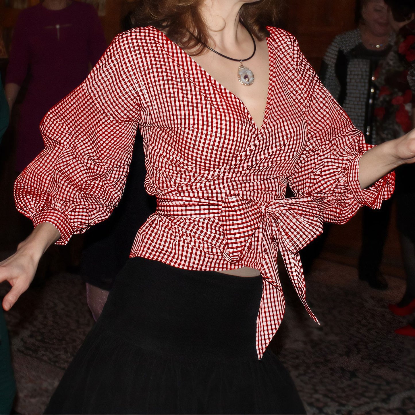 Blouse enroulée pour femmes avec des manches à volants Chic und Stil