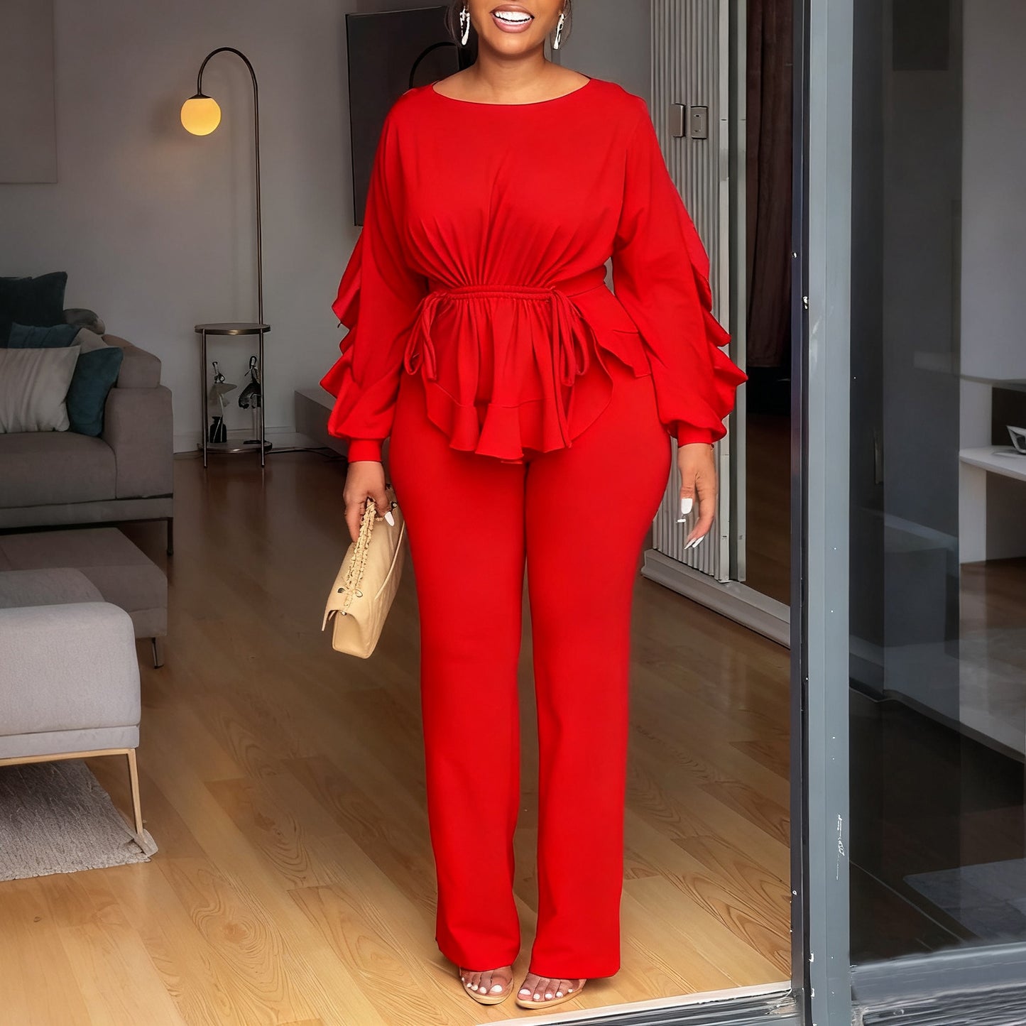 Dames combinaison élégante avec des détails volants et une coupe cintrée Chic und Stil