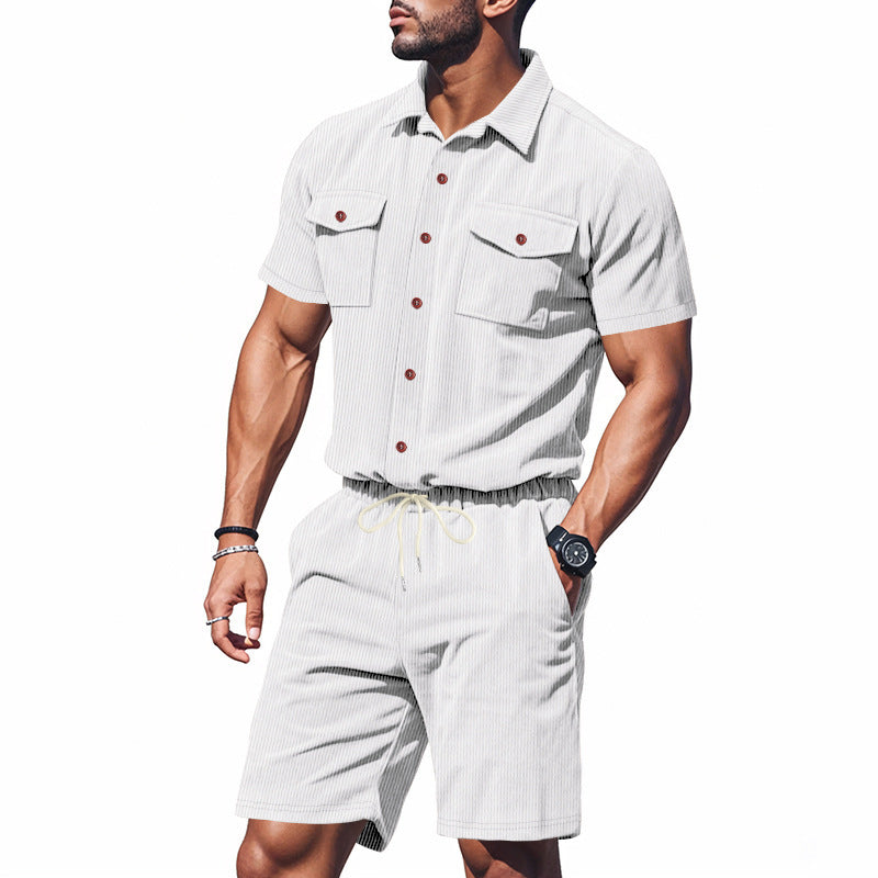 Costume de loisirs élégant pour hommes avec des détails structurés et des poches poitrine pratiques Chic und Stil