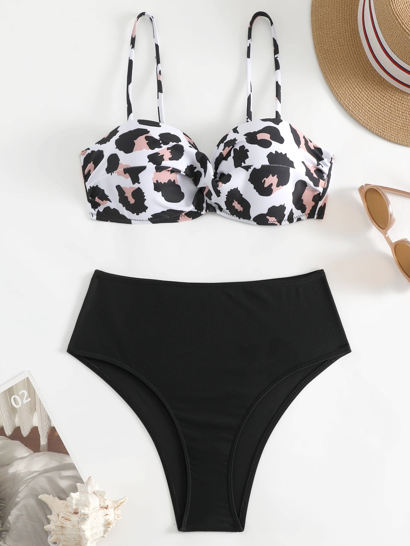 Bikini haut pour femme avec coupe intéressante et bas taille haute Chic und Stil
