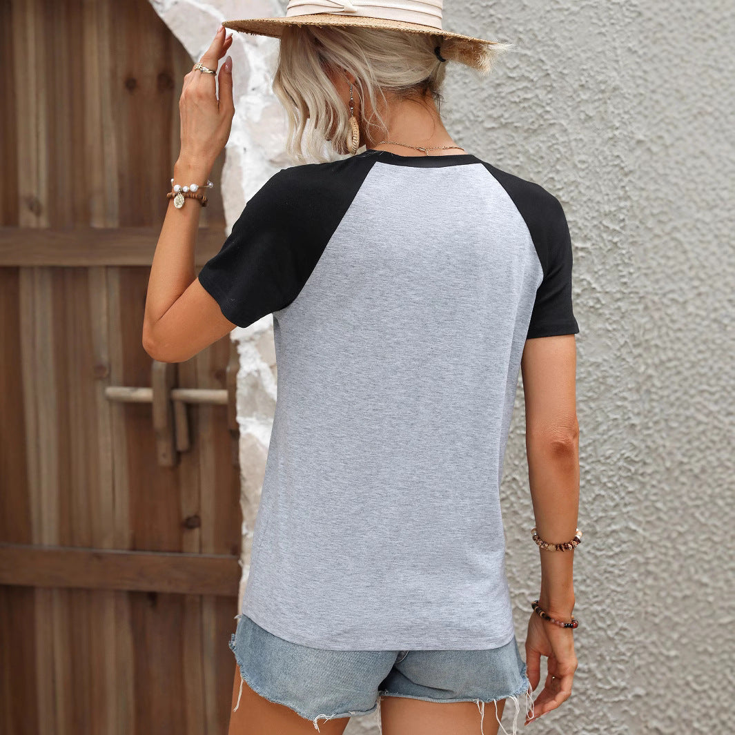 T-shirt femme avec détail de bouton et manches courtes Chic und Stil