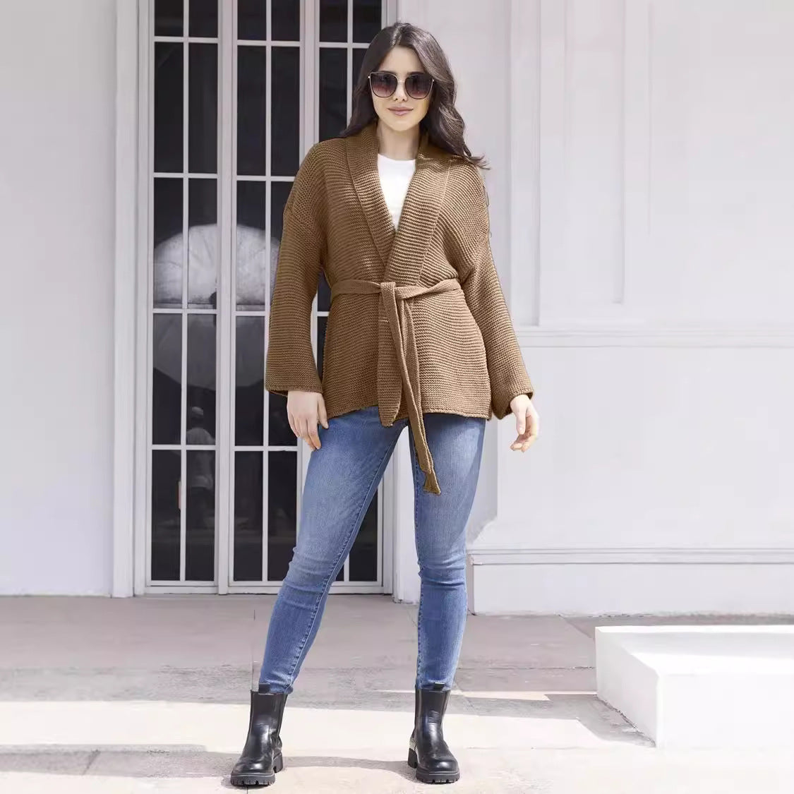 Cardigan tricot décontracté pour femmes avec ceinture à la taille et coutures d'épaules Chic und Stil