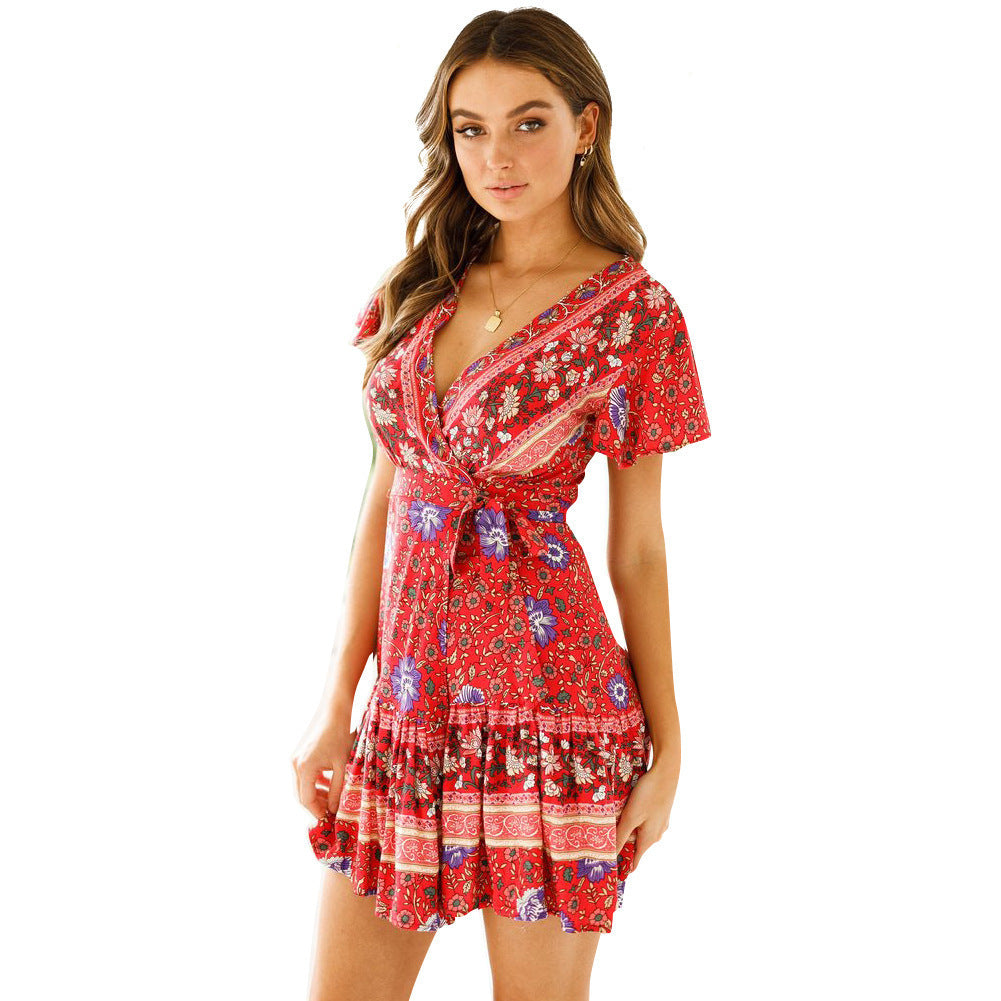Robe portefeuille pour femmes avec design floral et détails volants Chic und Stil