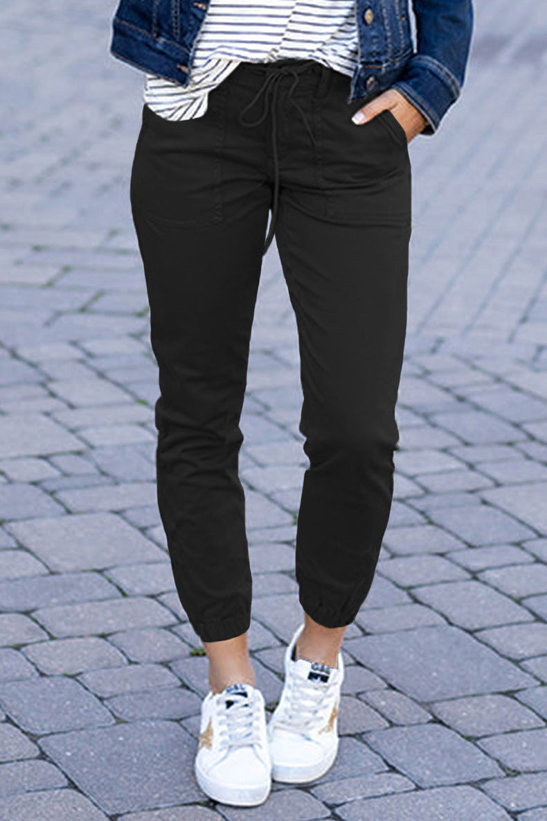 Comfortable cargo pants for women with elastic waist and practical pockets Chic and Style