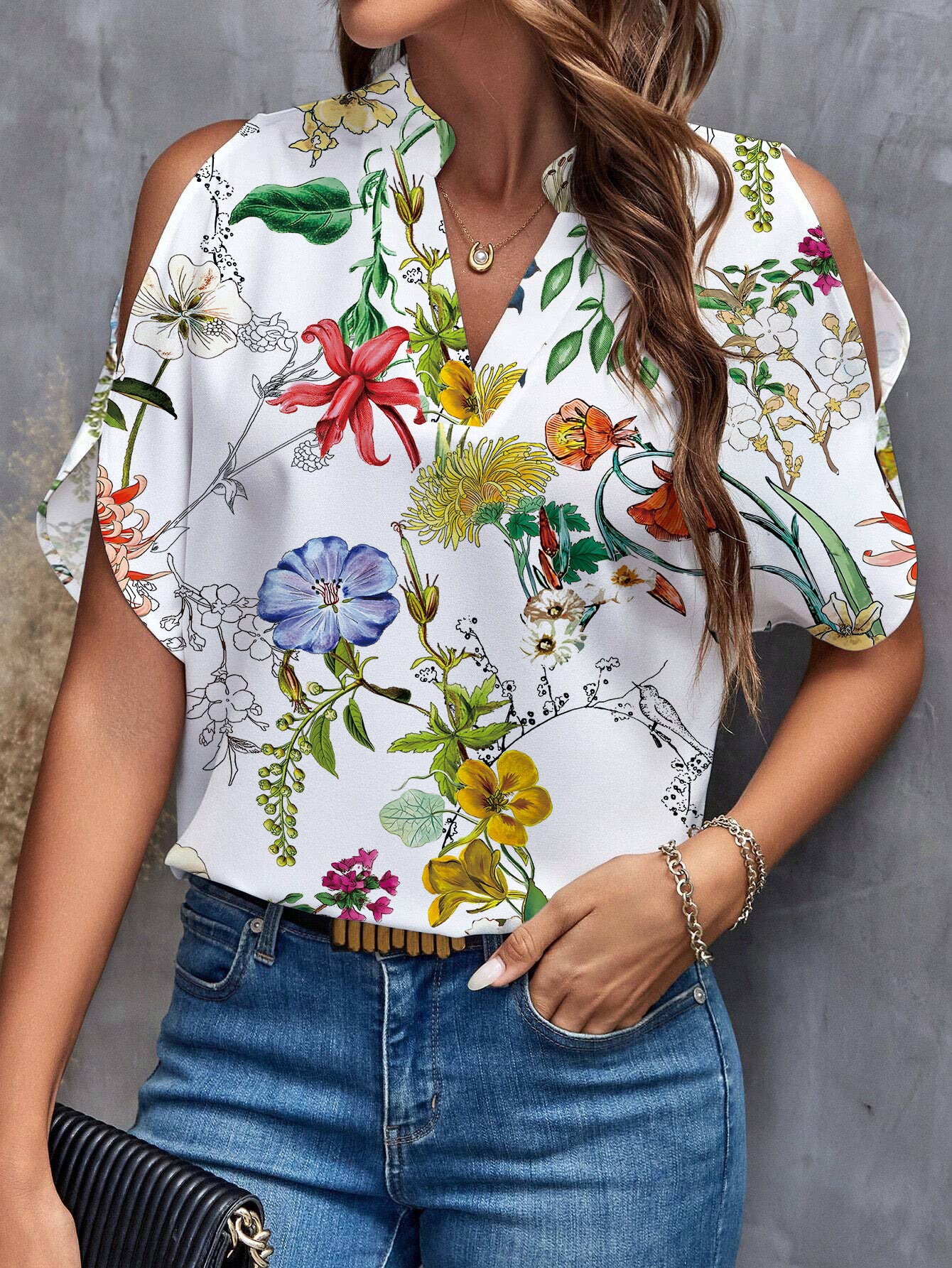 Women's blouse with cold shoulder and floral print Chic und Stil