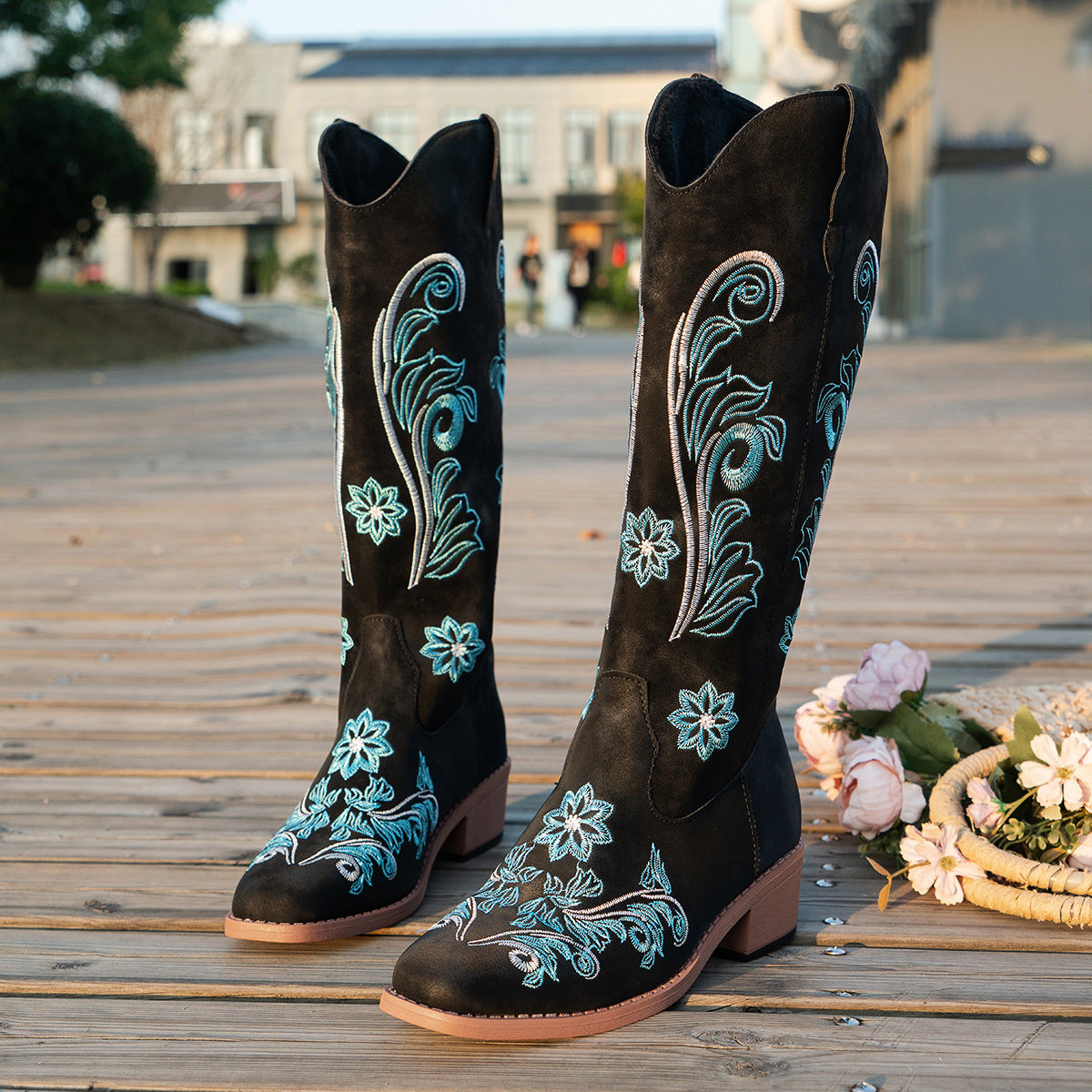 Bottes de cowboy pour femmes avec des détails floraux faits à la main et un talon bloc confortable Chic und Stil